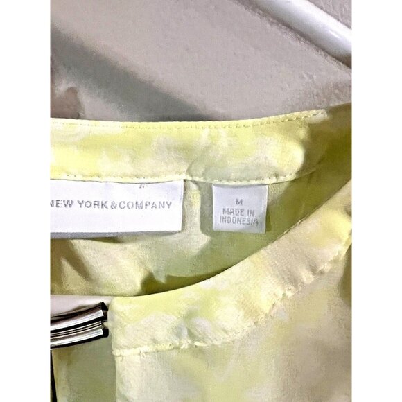New York & Co Womens Yellow Patterned Sleeveless Blouse Sheer Layered MEDIUM - Picture 4 of 4